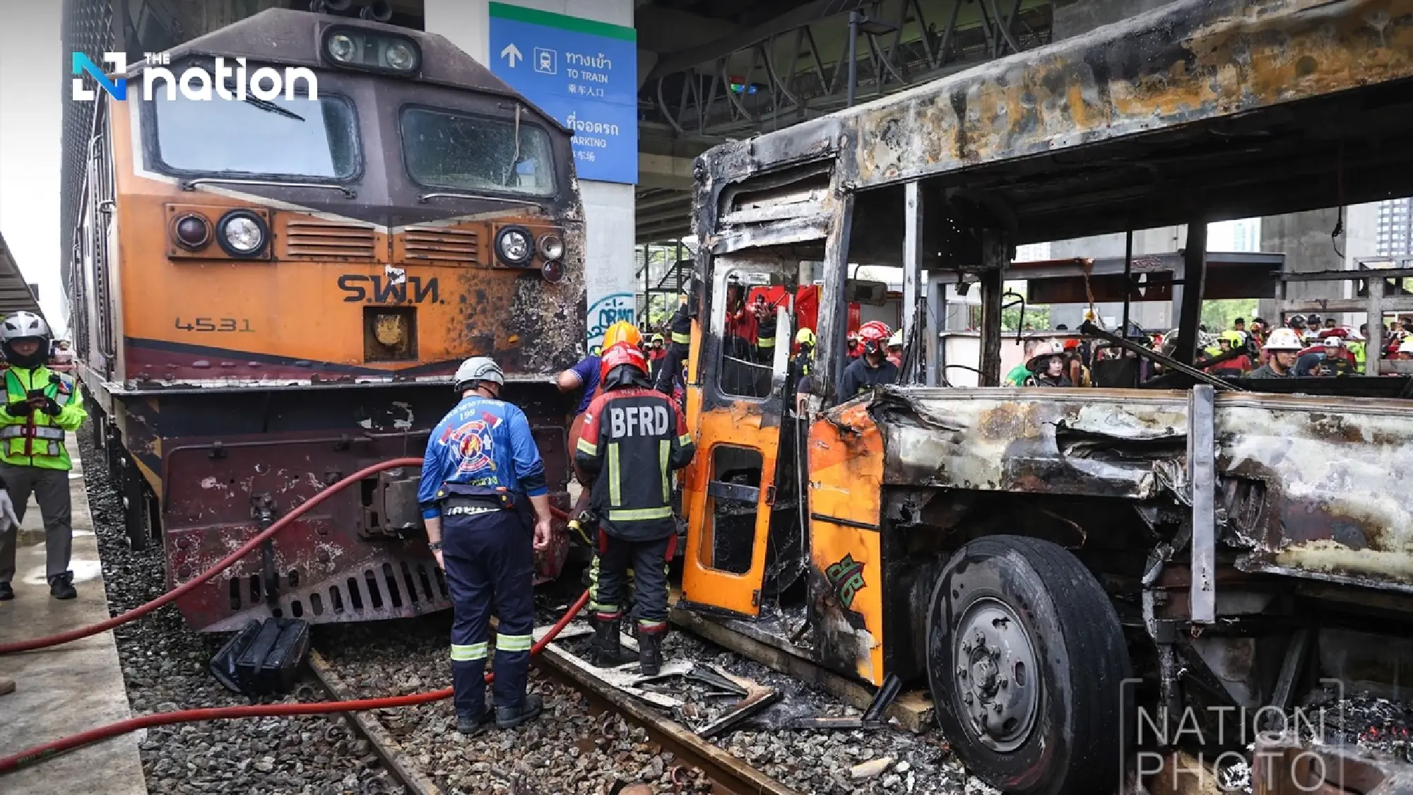 Delapan Orang Tewas, 35 Luka Akibat Kereta Tabrak Bus di Bangkok